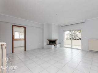 Forumland Real Estate, σαλόνι με τζάκι