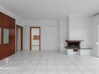 Forumland Real Estate, σαλόνι με τζάκι