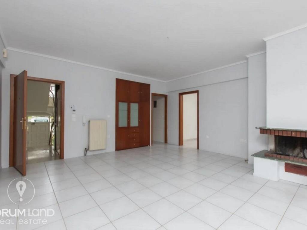 Forumland Real Estate, σαλόνι με τζάκι