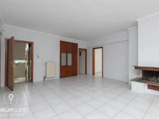 Forumland Real Estate, σαλόνι με τζάκι