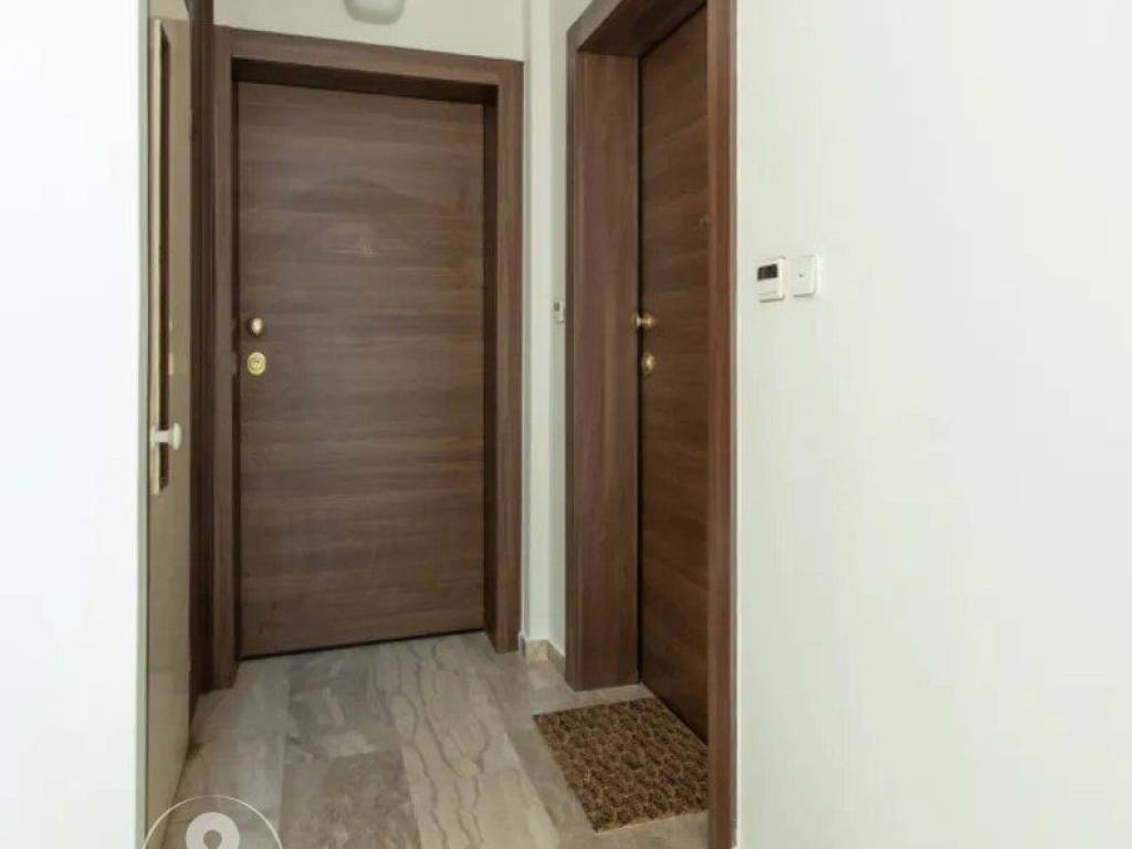 Forumland Real Estate, Θωρακισμένη πόρτα