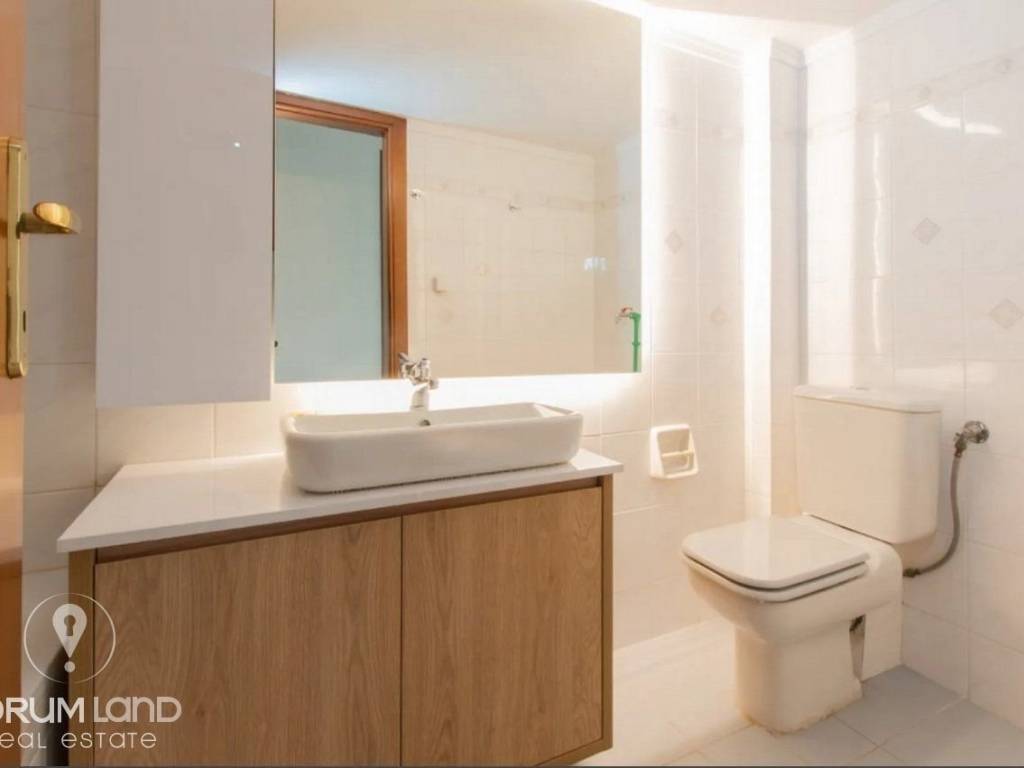 Forumland Real Estate, Μπάνιο