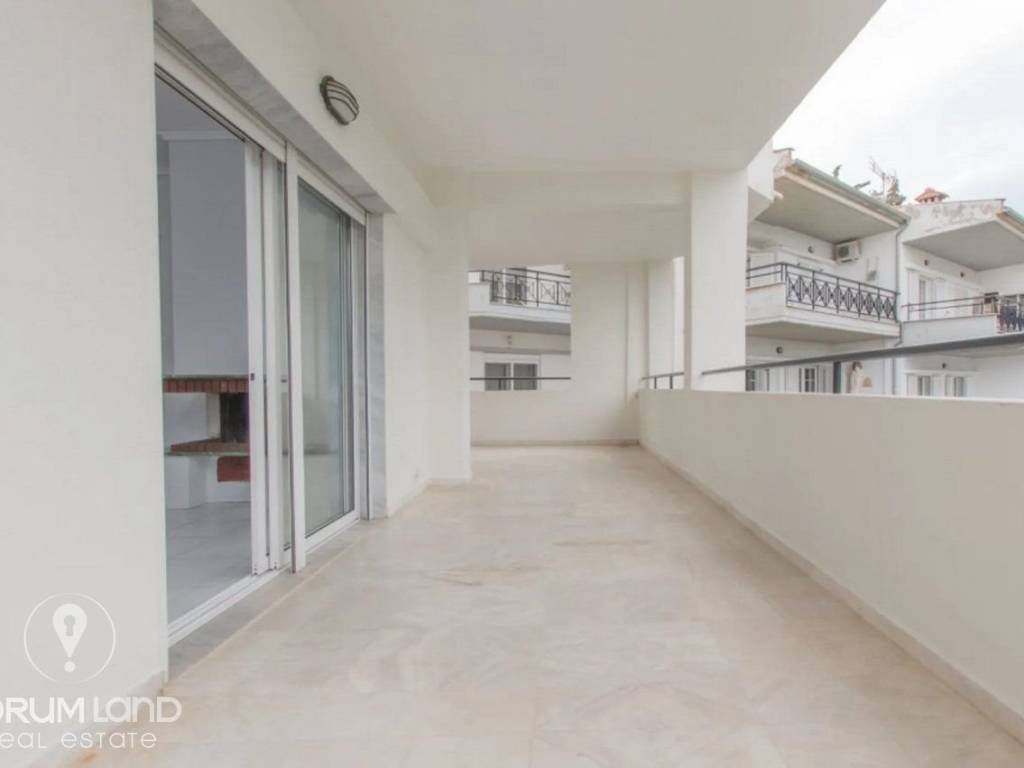 Forumland Real Estate, Βεράντες