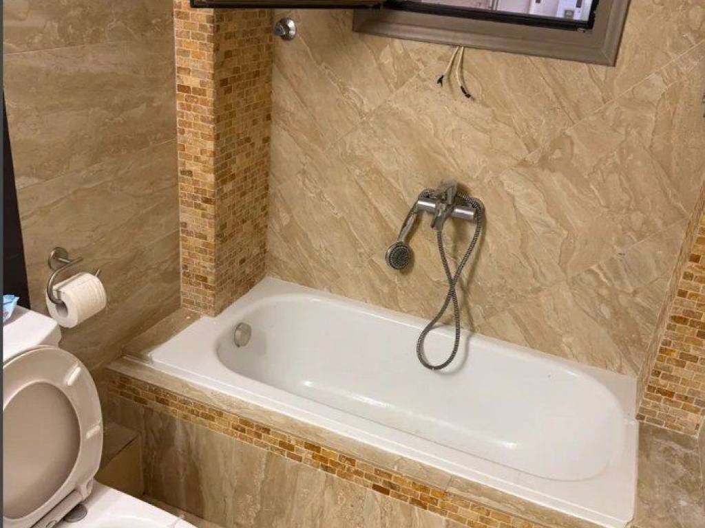 Forumland Real Estate, Μπάνιο