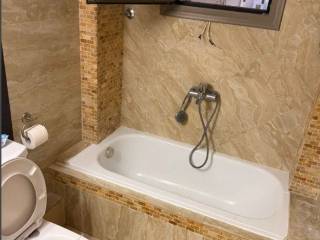 Forumland Real Estate, Μπάνιο