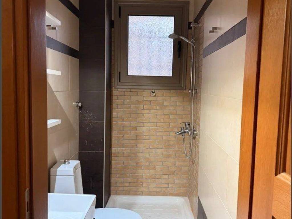 Forumland Real Estate, Μπάνιο