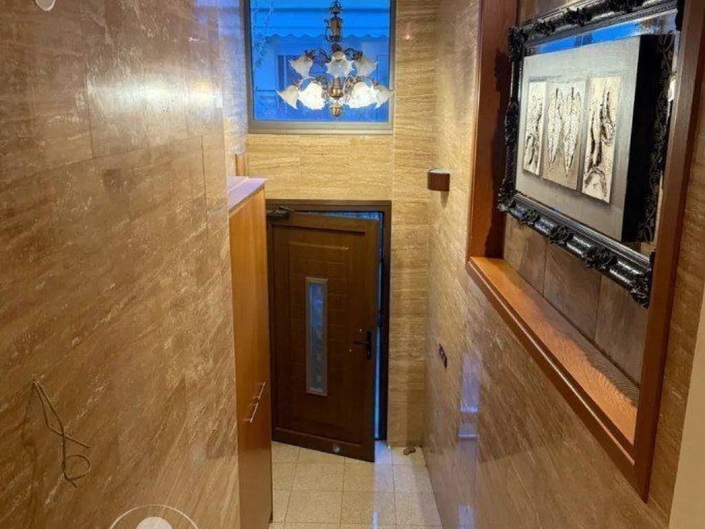 Forumland Real Estate, Είσοδος