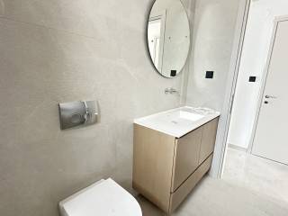 Forumland Real Estate, Μπάνιο