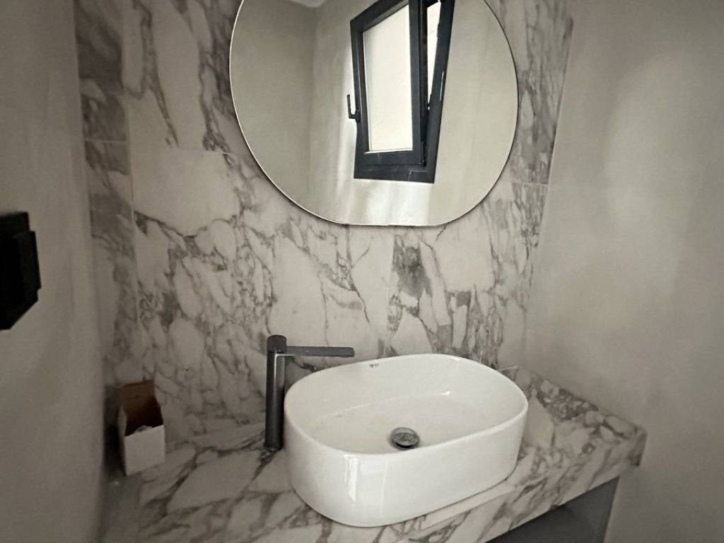 Forumland Real Estate, Μπάνιο