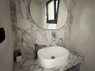 Forumland Real Estate, Μπάνιο