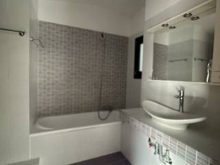 Forumland Real Estate, Μπάνιο