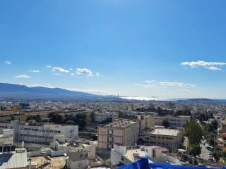 ορίζοντας με θέα θάλασσα από τον ανοικτό εξώστη του ε΄ ορόφο