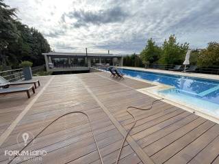 Forumland Real Estate, Πισίνα