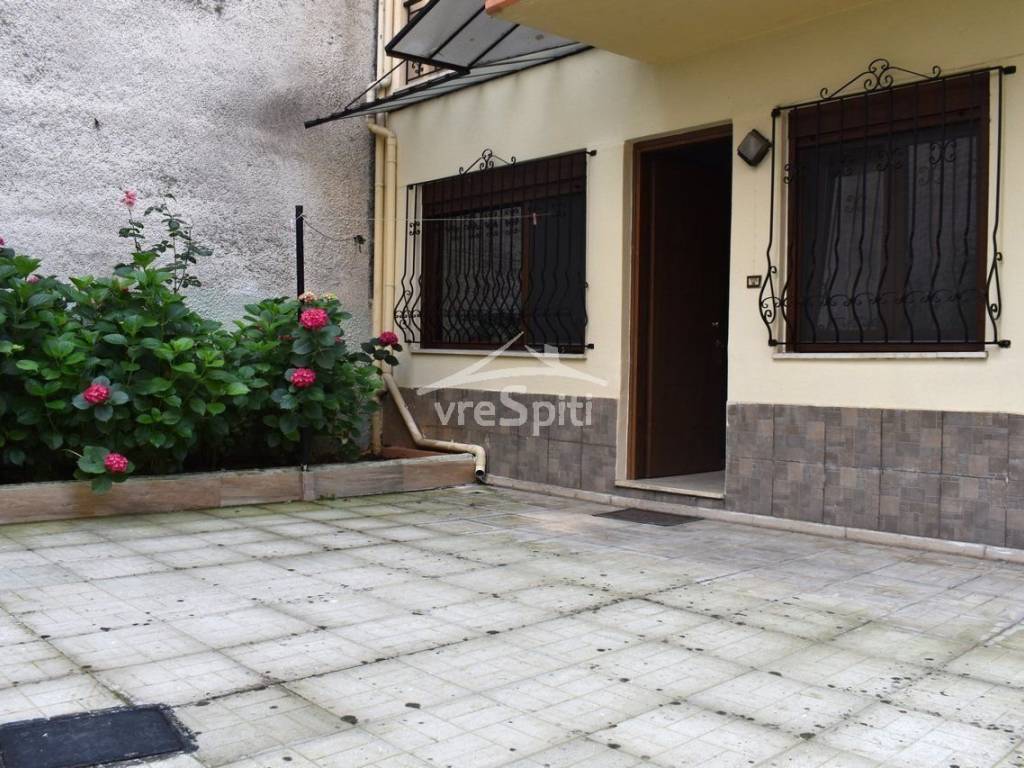 ΕΞΩΤΕΡΙΚΗ ΑΠΟΨΗ