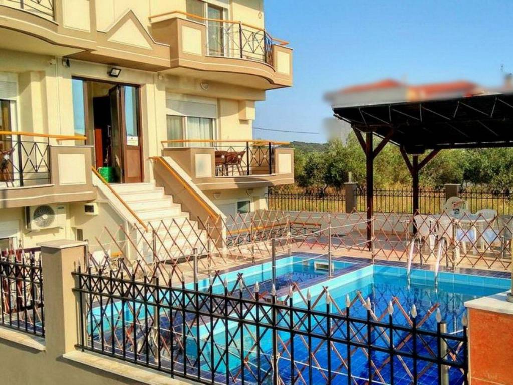  Five years old  Fully furnished  Pool 38sqm 

