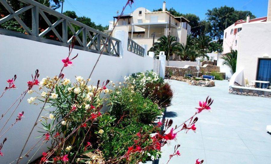 hotel in santorini 2000 sq.m with 50 rooms