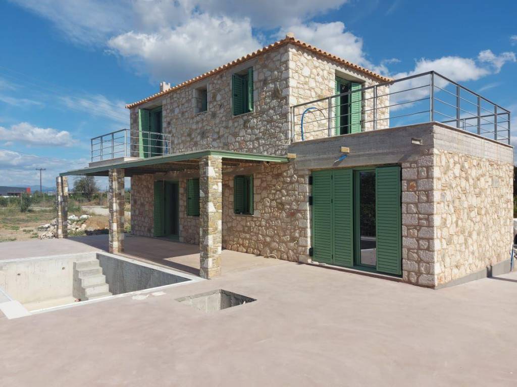 New stone-built maisonette with swimming pool,