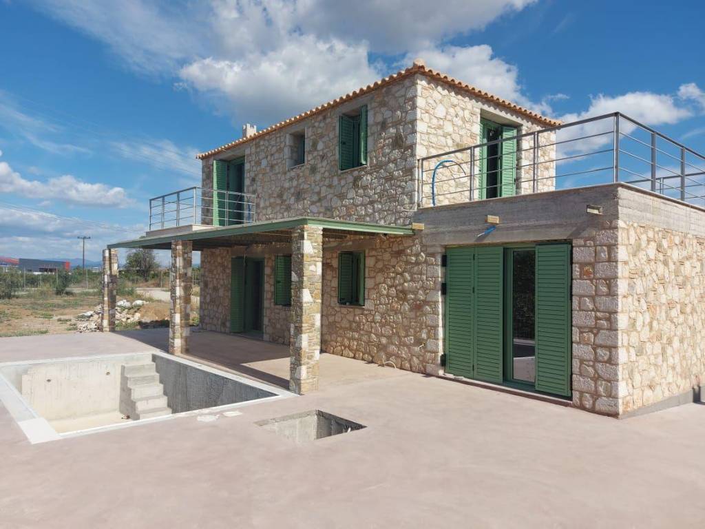 New stone-built maisonette with swimming pool,