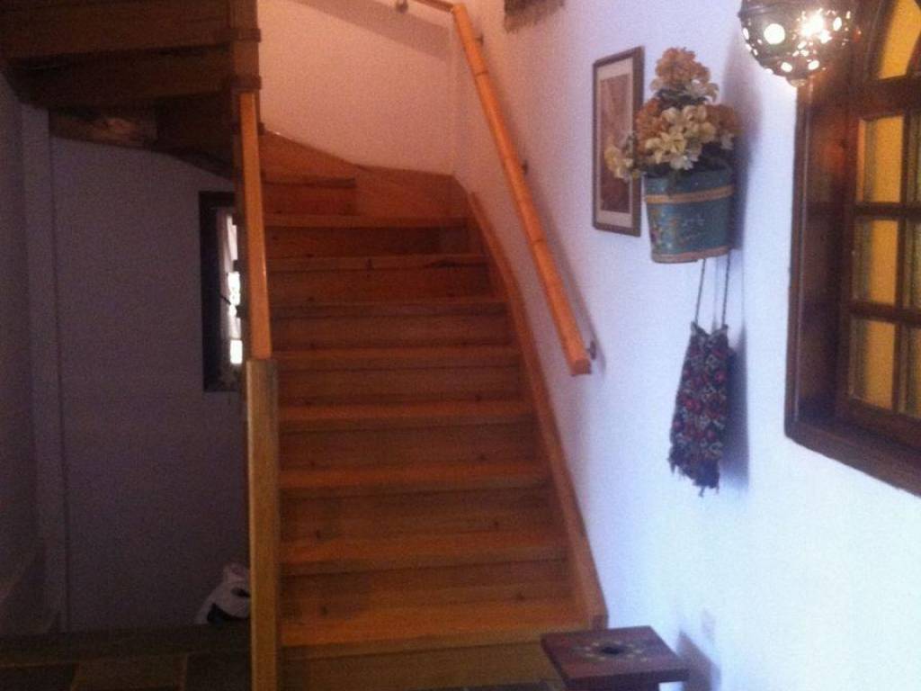 INNER WOODEN STAIRCASE TO GROUND FLOOR APARTMENT/PLAYROOMS
