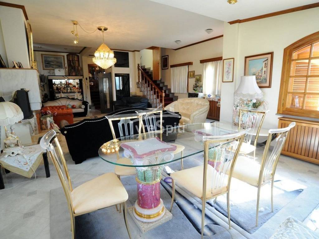 ΤΡΑΠΕΖΑΡΙΑ