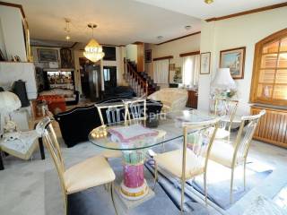 ΤΡΑΠΕΖΑΡΙΑ