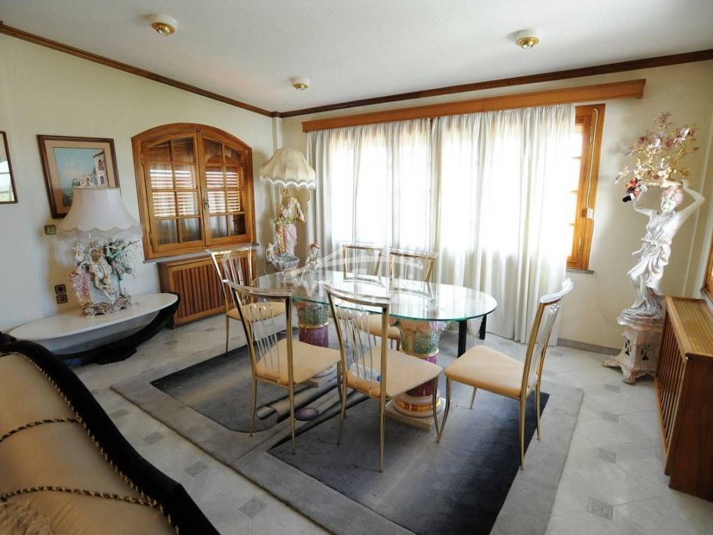 ΤΡΑΠΕΖΑΡΙΑ