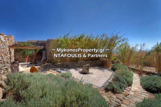 Mykonos real estate -Villa 300 sq.m in Super Paradise