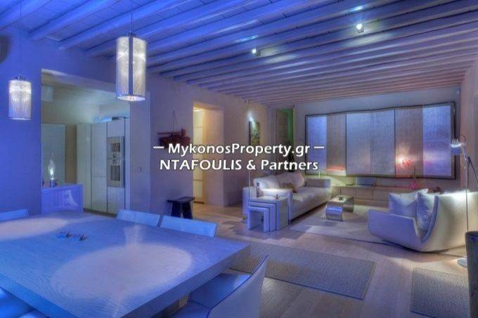 Mykonos real estate -Villa 300 sq.m in Super Paradise