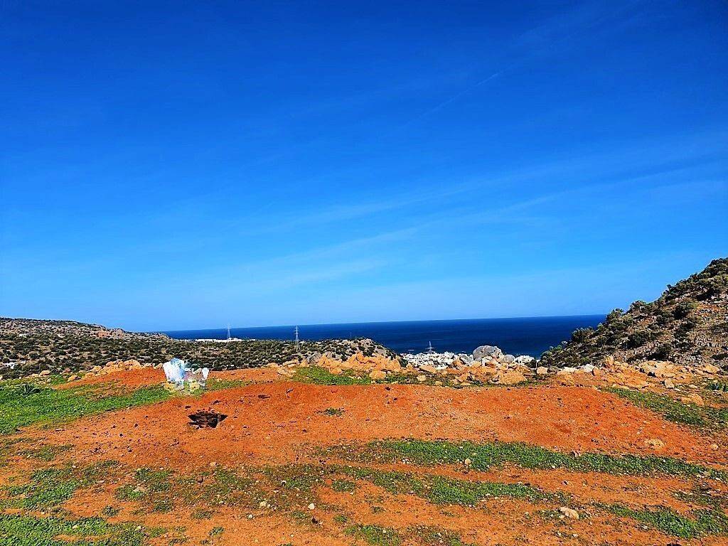 4 - Πωλείται περιφραγμένη γή έκτασης 6000 τμ. στην Κρήτη.