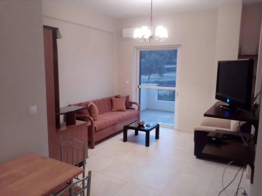 8 - Πωλείται διαμέρισμα έκτασης 50 τμ στην Πελοπόννησο.
