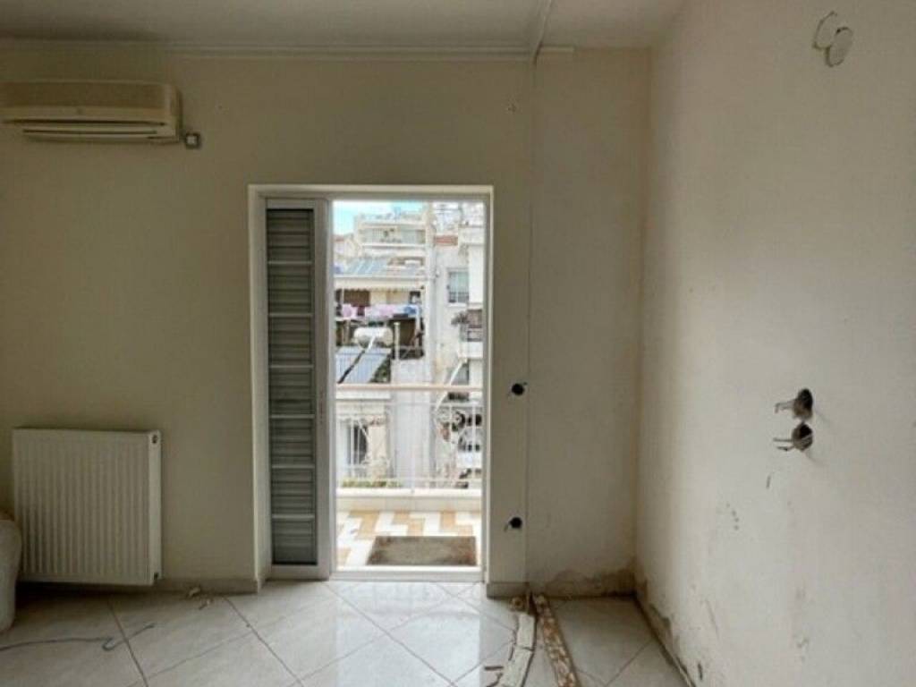 8 - Πωλείται διώροφο διαμέρισμα έκτασης 117 τμ στην Αθήνα.