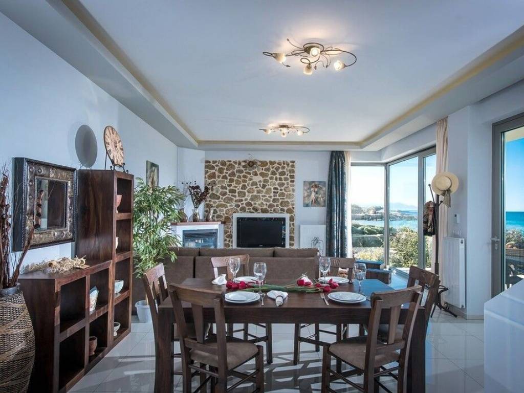 5 - Πωλείται 3-όροφη μονοκατοικία έκτασης 205 τμ στην Κρήτη.