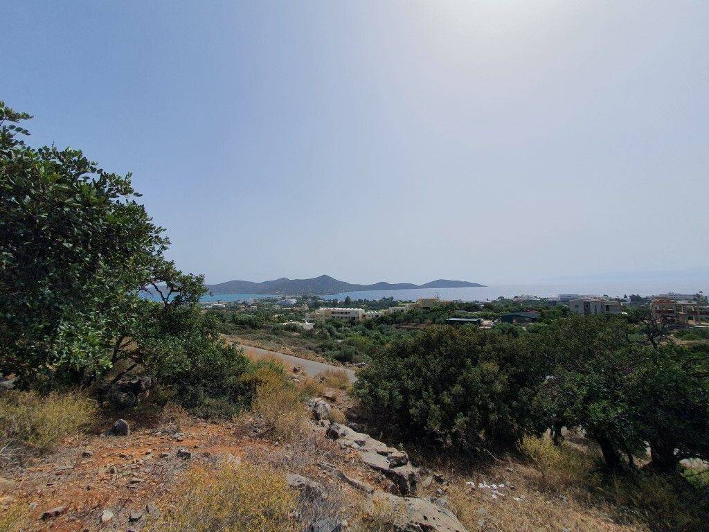 2 - Πωλείται γη έκτασης 5834 μ² στην Κρήτη.