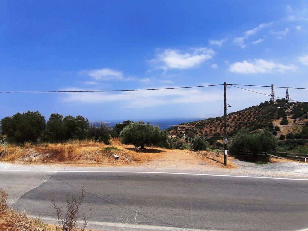 1 - Πωλείται γή έκτασης 1344 τμ. στην Κρήτη.
