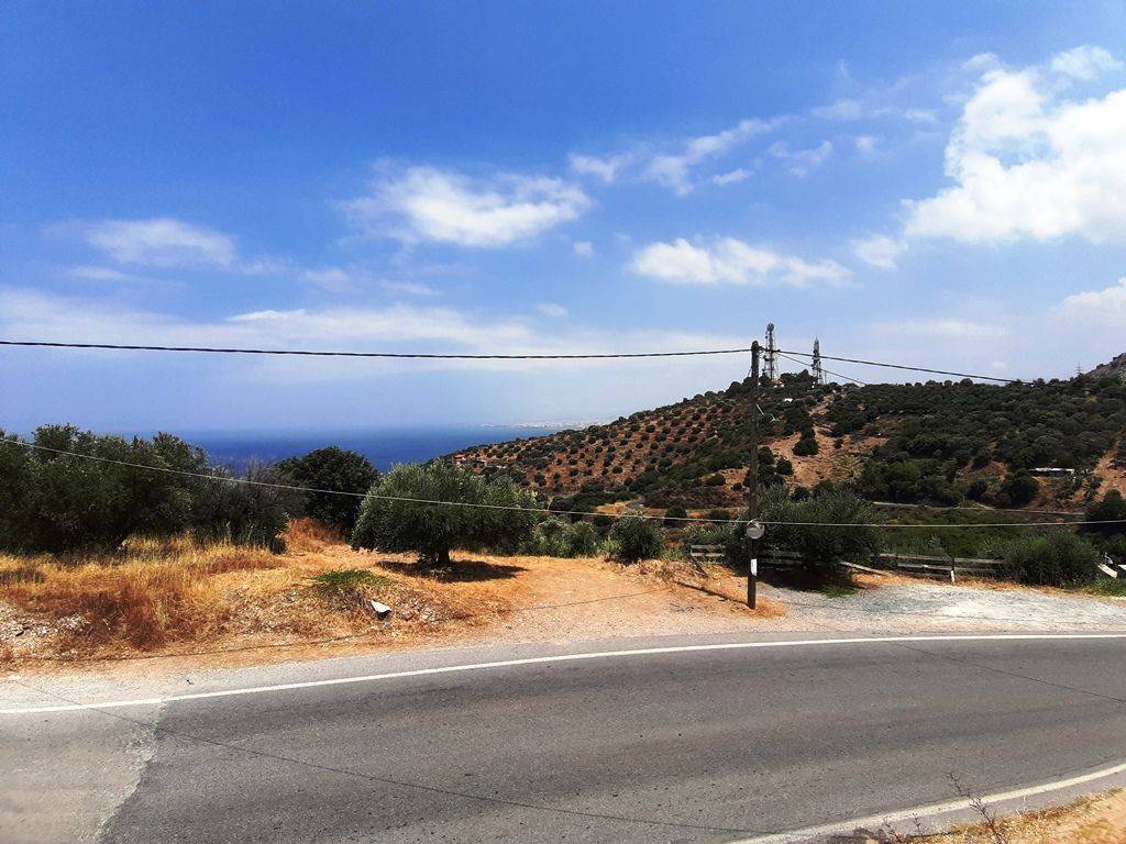 3 - Πωλείται γή έκτασης 1344 τμ. στην Κρήτη.