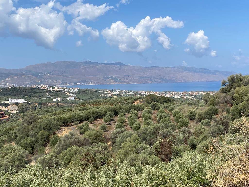 3 - Πωλείται γη έκτασης 5350 μ² στην Κρήτη.