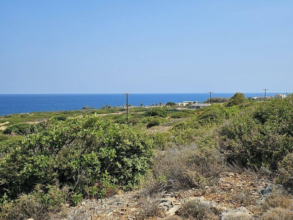 3 - Πωλείται γη έκτασης 2100 μ² στην Κρήτη.