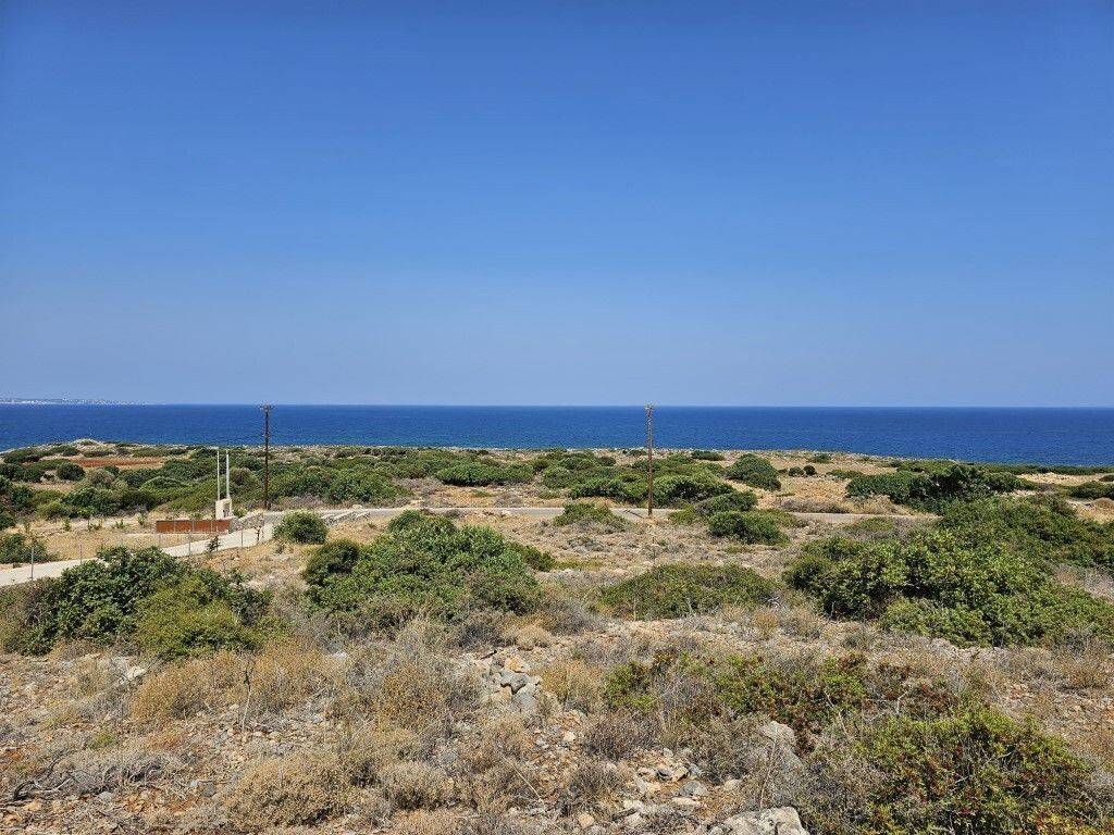 5 - Πωλείται γη έκτασης 2100 μ² στην Κρήτη.