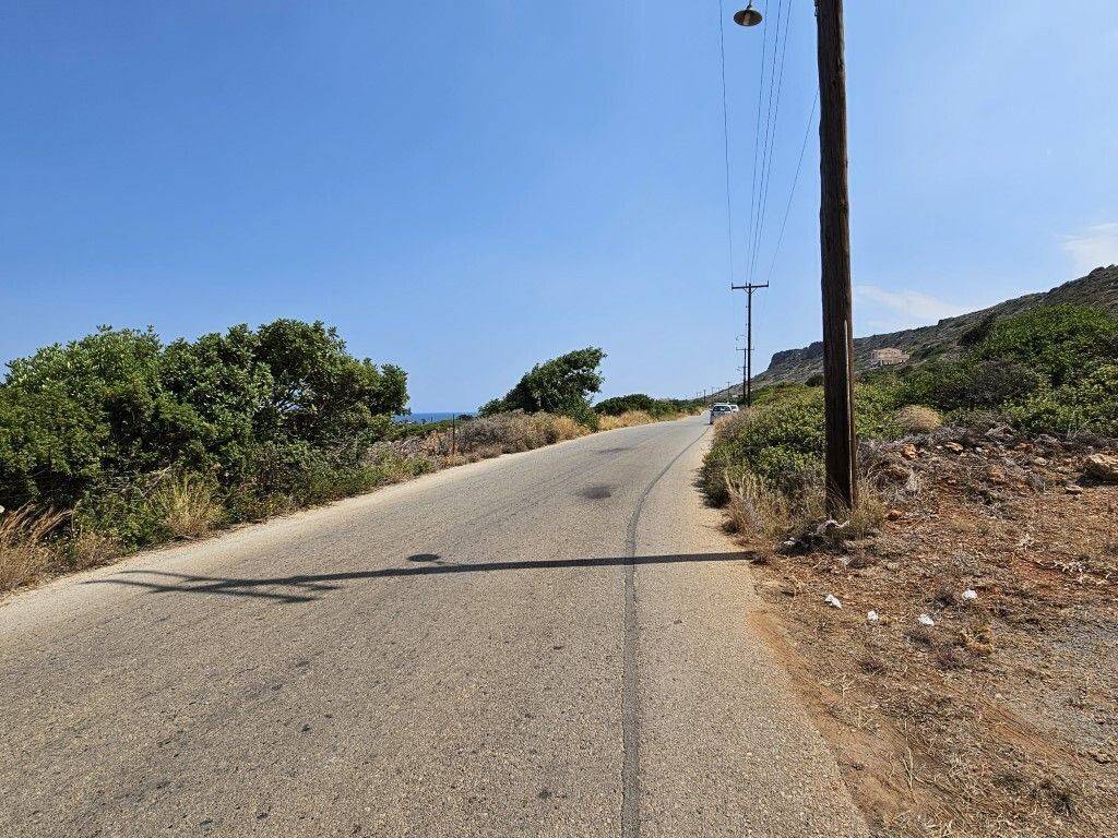 8 - Πωλείται γη έκτασης 2100 μ² στην Κρήτη.