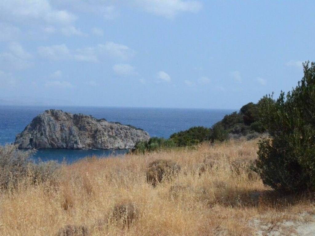 3 - Πωλείται γη έκτασης 7800 μ² στην Κρήτη.