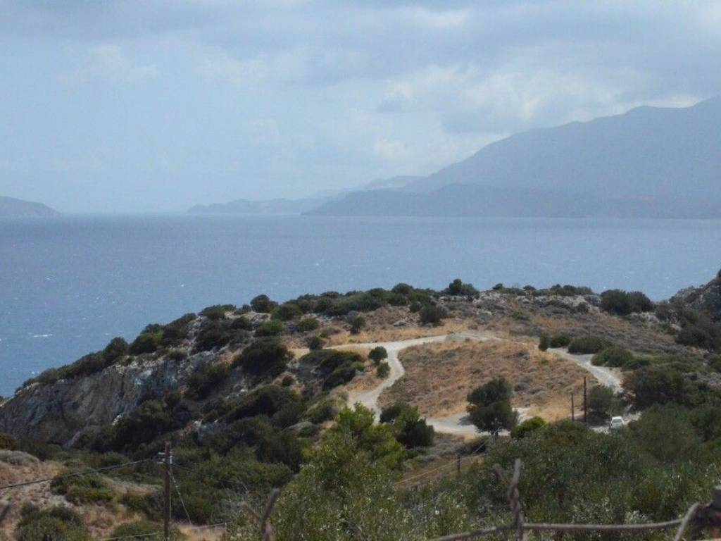 4 - Πωλείται γη έκτασης 7800 μ² στην Κρήτη.