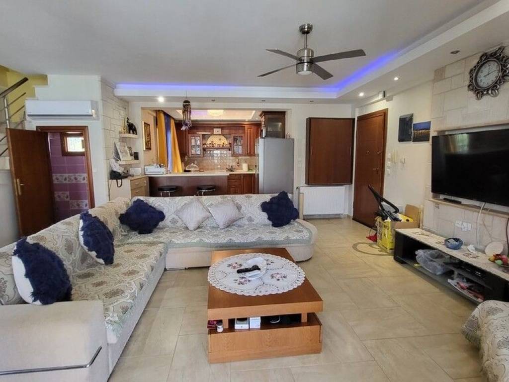 3 - Πωλείται διώροφο διαμέρισμα έκτασης 135 τμ στην Κασσάνδρ.