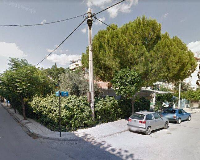 1 - Πωλείται γη έκτασης 297 μ² στην Αθήνα.