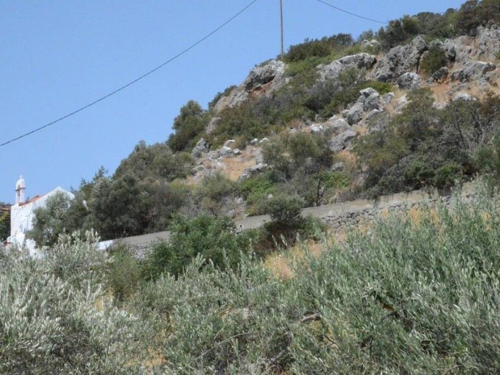4 - Πωλείται γη έκτασης 4110 μ² στην Κρήτη.