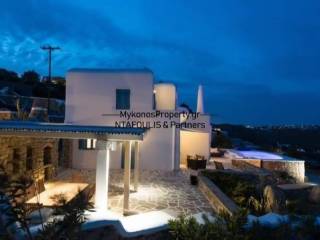 Mykonos real estate - Villa 270 sq.m near Psarou beach