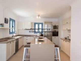 Mykonos real estate - Villa 270 sq.m near Psarou beach