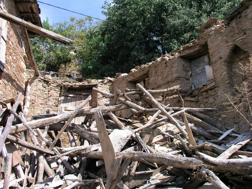 Πωλείται παλιά πέτρινη οικία στον Αγ.Λαυρέντιο Πηλίου-KTISIS