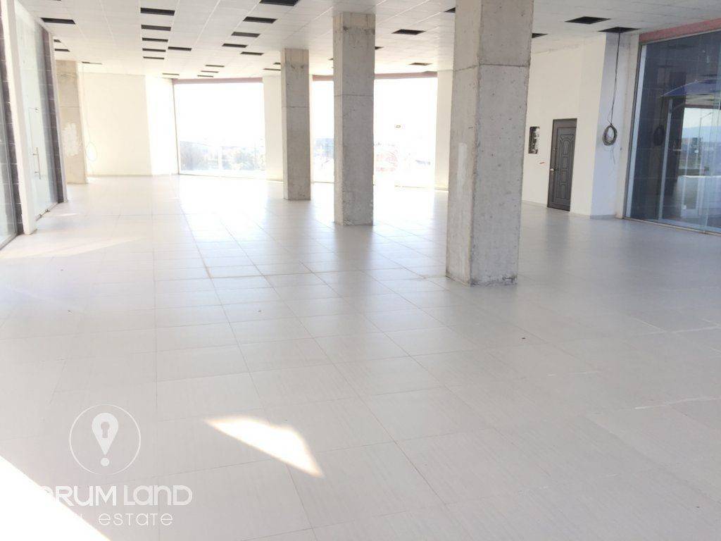 forumland Real Estate, ισόγειο κατάστημα