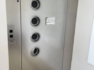 Forumland Real Estate, Ανελκυστήρας