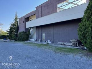 Forumland Real Estate, Επαγγελματικό κτίριο 1.750 τ.μ.